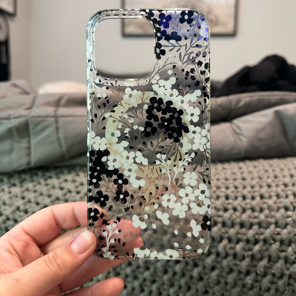 Kate Spade iPhone 14 Pro Max case💐